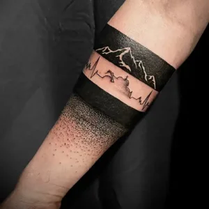 Tatouage dortwork avant-bras tattoo chez l