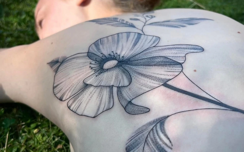 tatouage-fleur-de-naissance-coquelicot