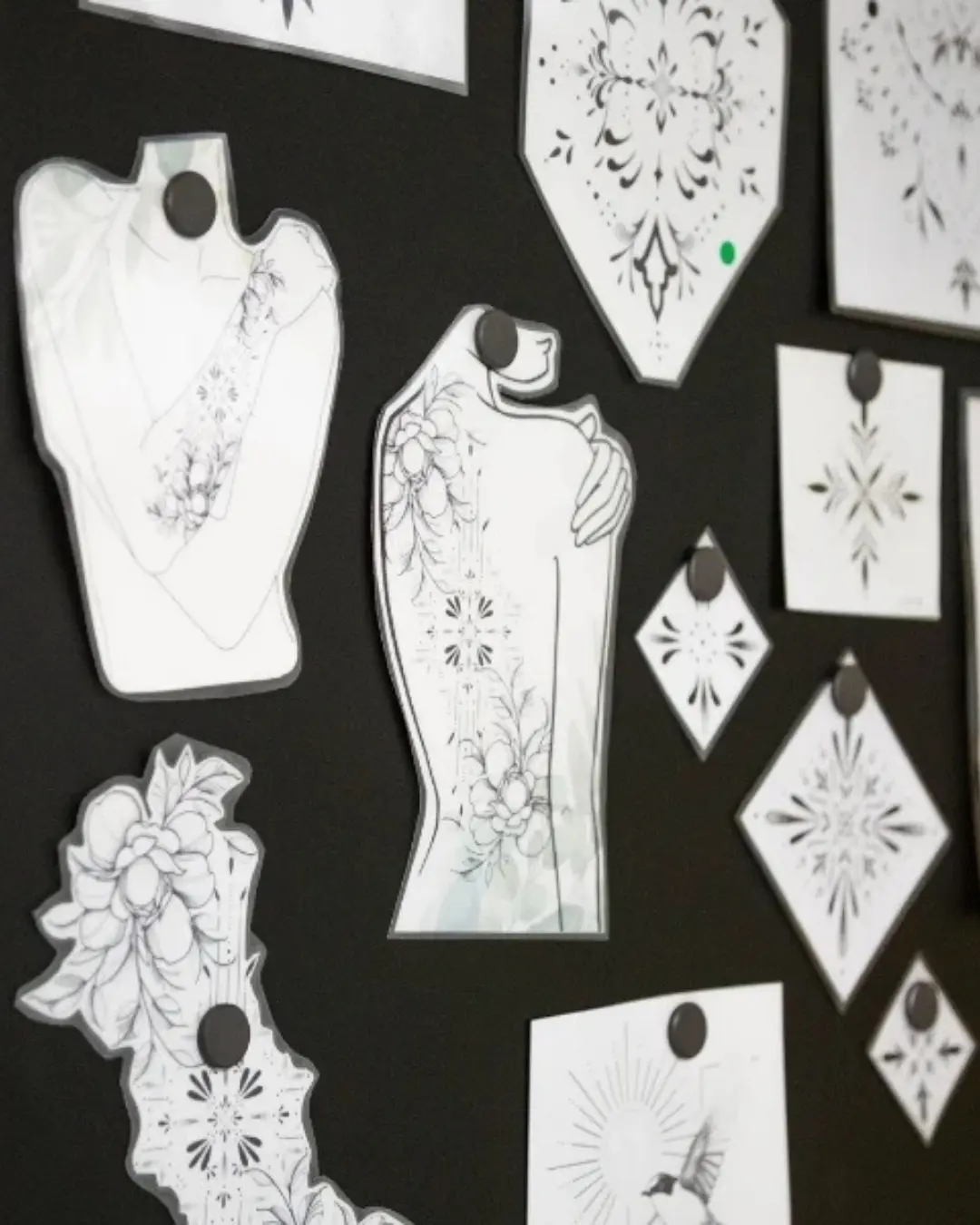 flashs tattoos exposés chez Tattoo chez L à Vonnas