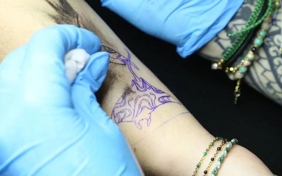 première séance de tatouage