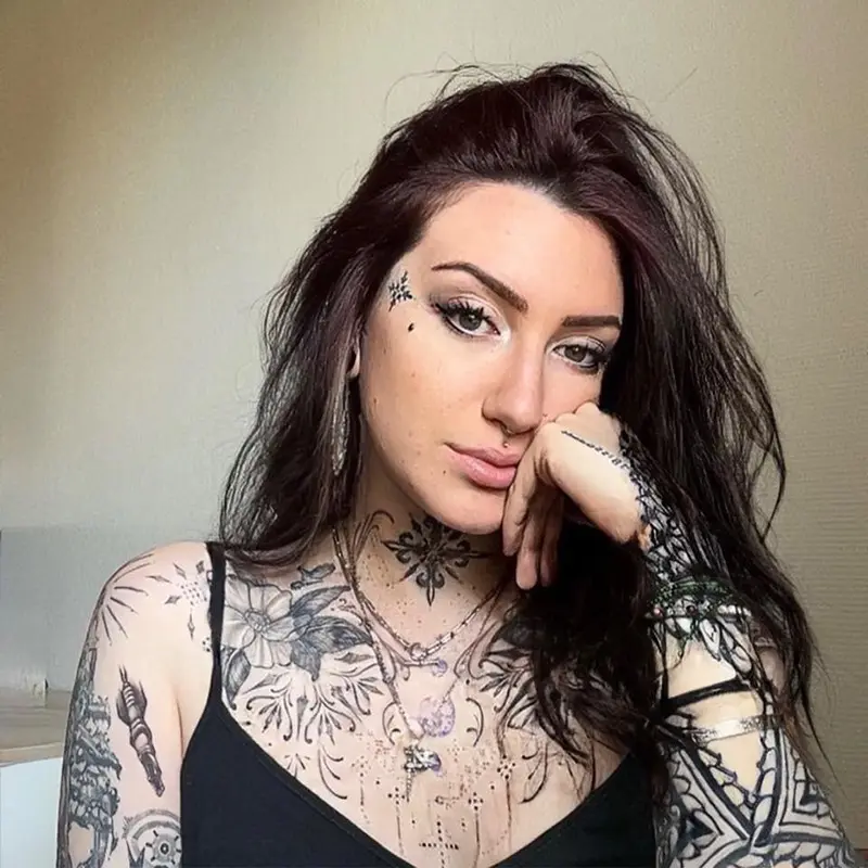 léa grand de tattoo chez L' tatoueuse dans l'ain