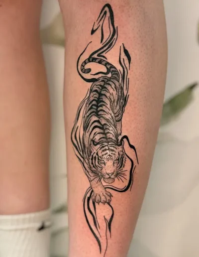 tatouage animalier tigre mollet avant d'un homme - Tattoo chez L