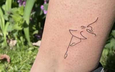 Tatouage Fine Line : guide complet, mythes et conseils d’une tatoueuse